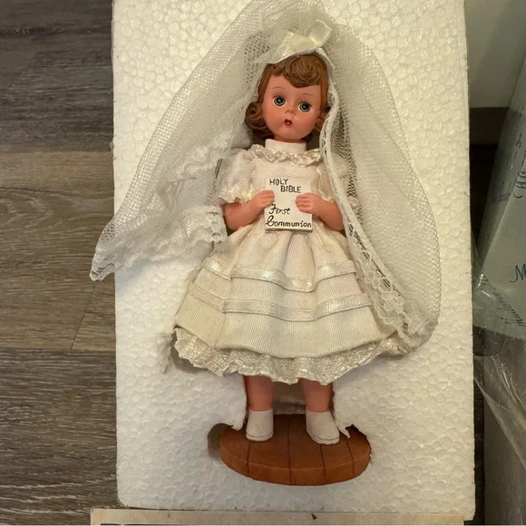 FIRST COMMUNION MADAME ALEXANDER RESIN 6” 1999 Holy Bible Limited Edition Doll - Picture 2 of 12